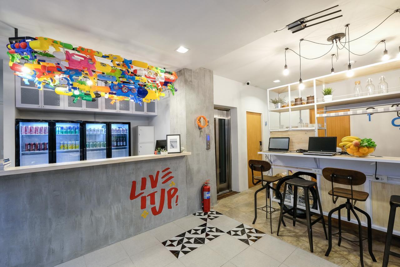 Liveitup Central By D Varee Bangkok Exterior photo